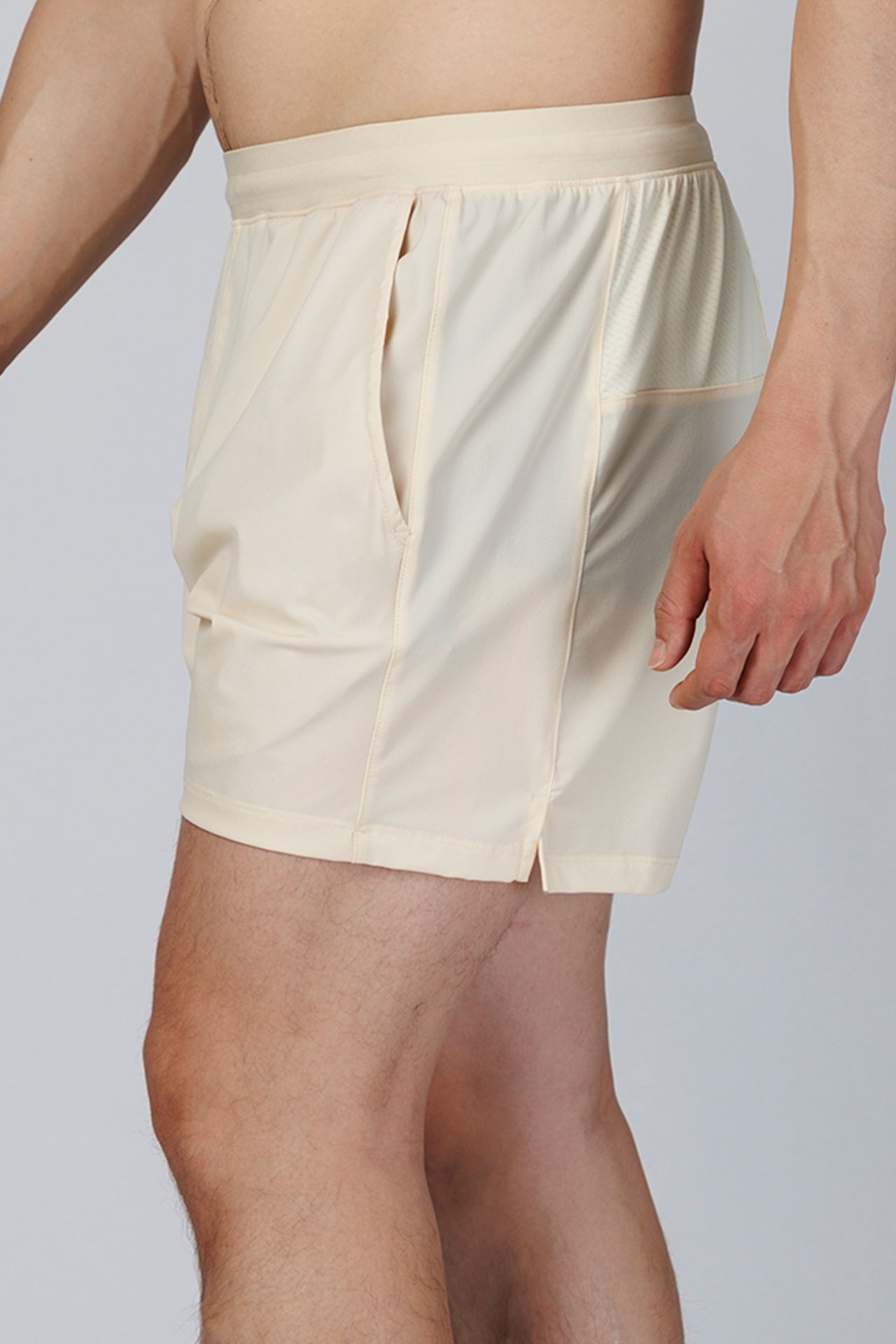 SPE0138 - Lightweight Stretch Nylon Back Zip Pocket Running Short 4.5" - Cream