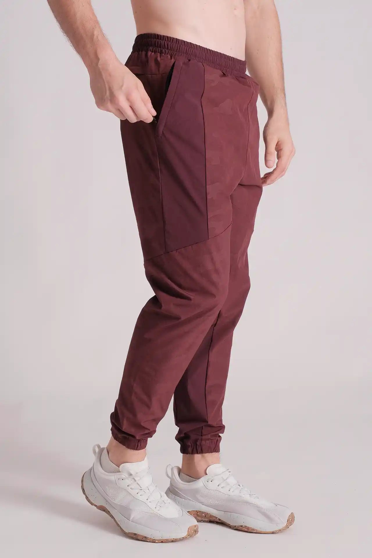 SPH0205 - Water Resistant Stretch Jacquard Camo Tapered Training Joggers 30" - Burgundy