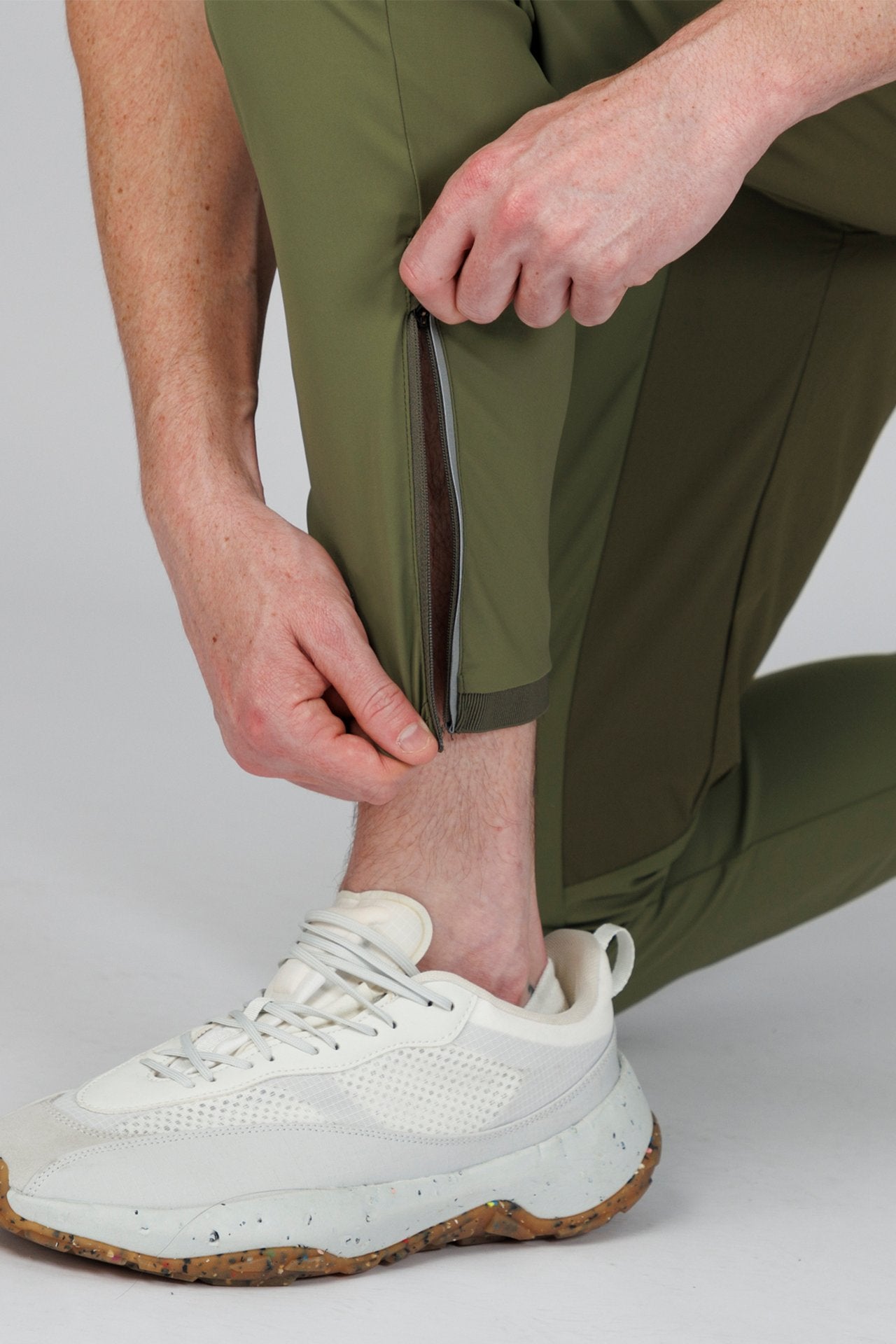 SPH0242 - Lightweight Stretch Nylon Workout Joggers 30" - Olive