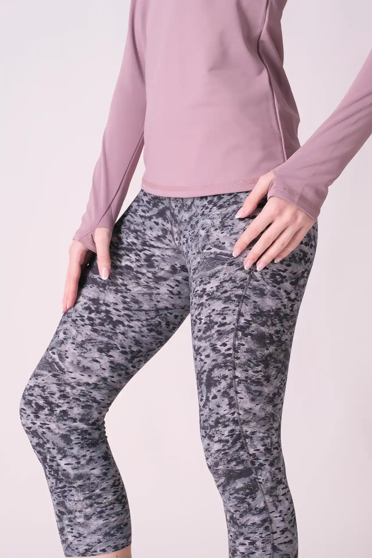 SPWJ0349 - Women's Crewneck Thumbholes Top - Lilac
